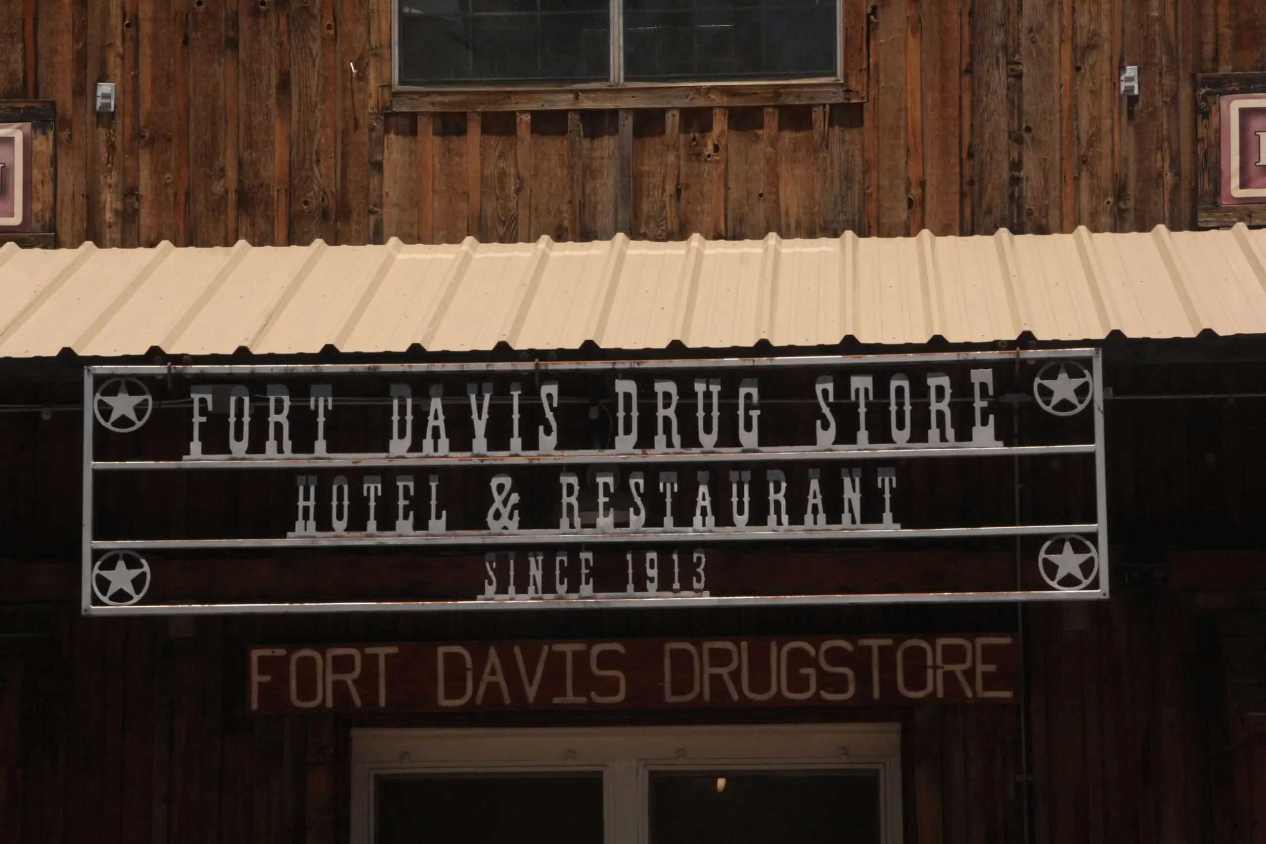 Fort Davis Drug Store Hotel exterior